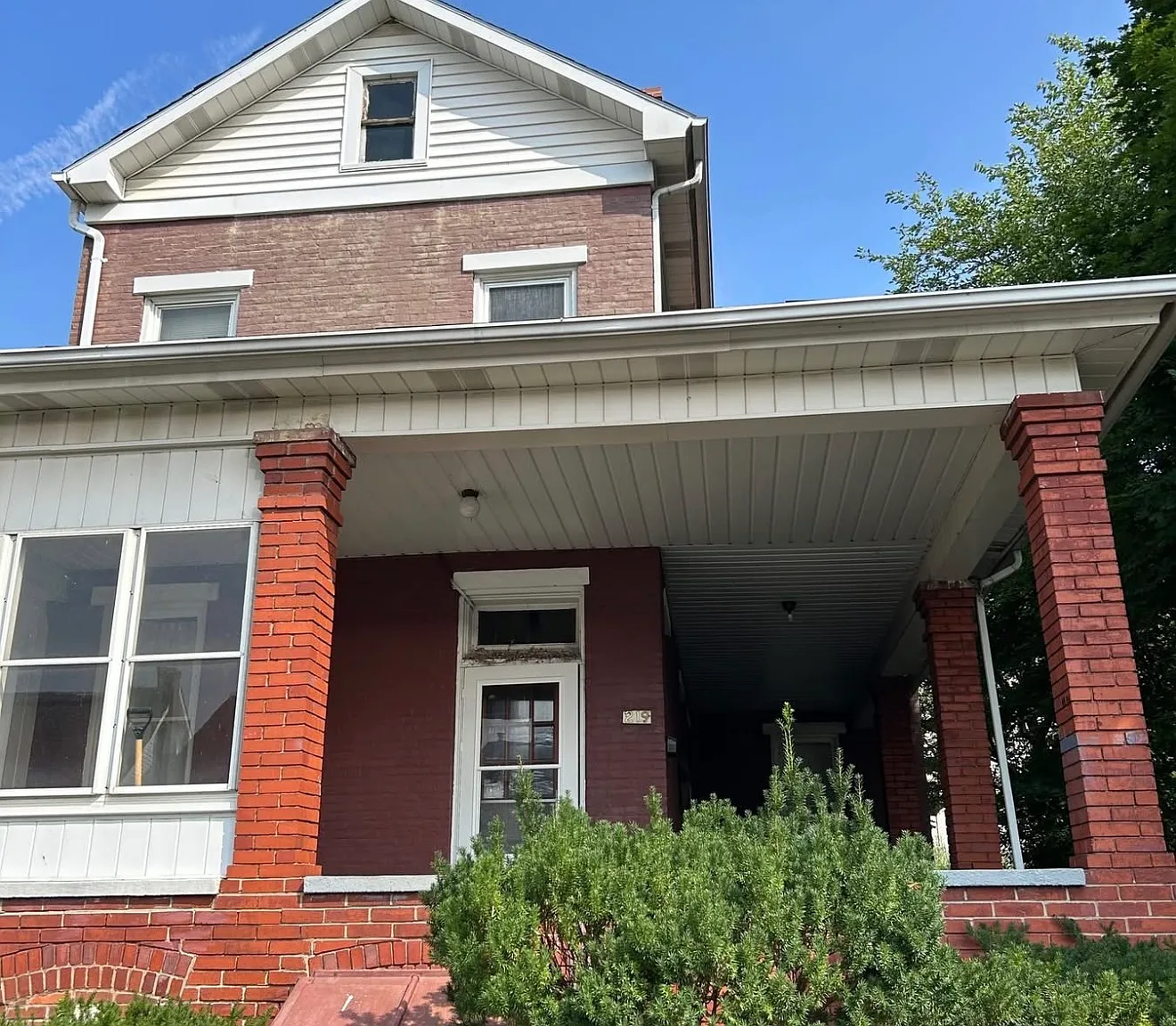 3 bed, 1.5 bath, 1782 sqft, $900 — Photo 1