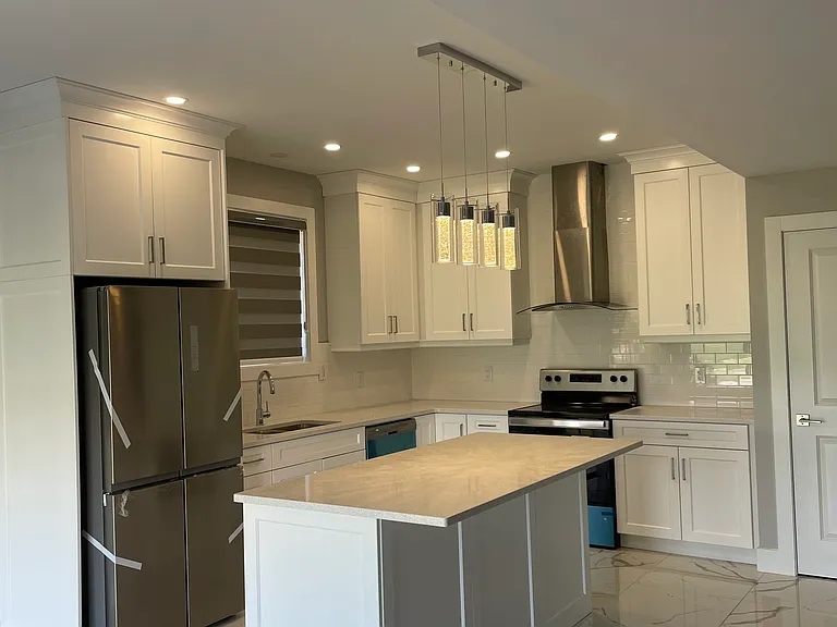 811 Keil Dr S — Photo 1