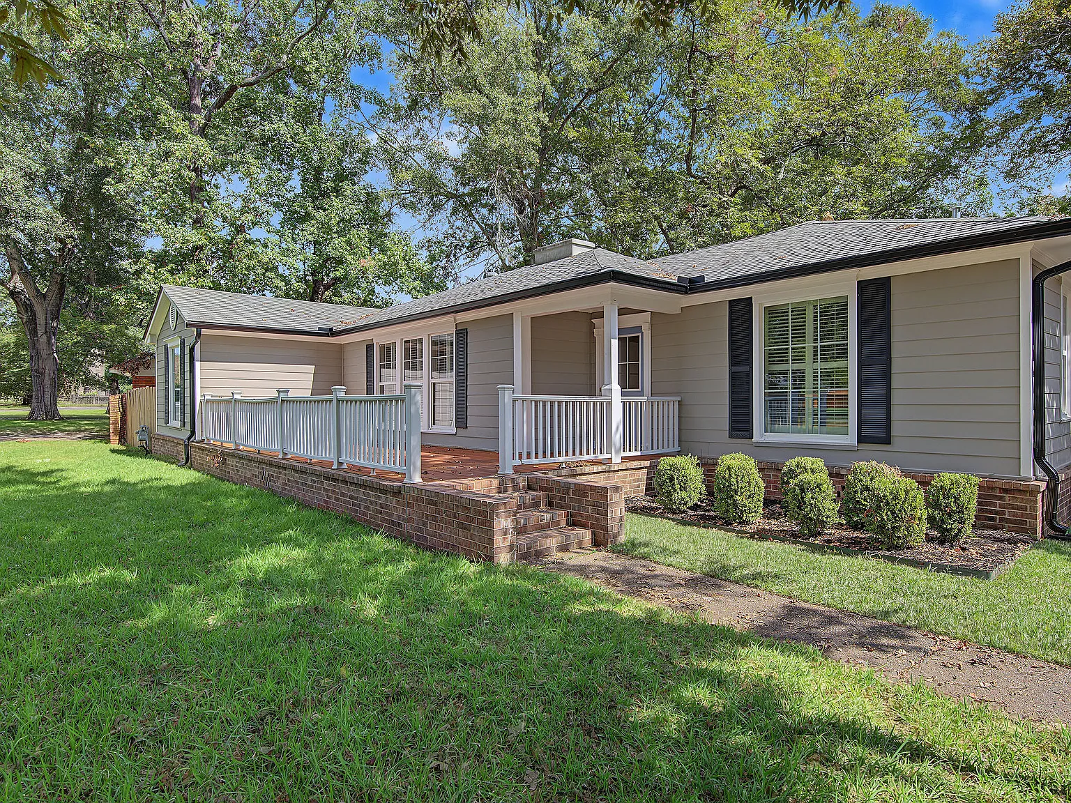 4 bed, 2262 sqft, $2,400 — Photo 2