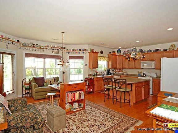 5th image of 368 Winthrop Ln