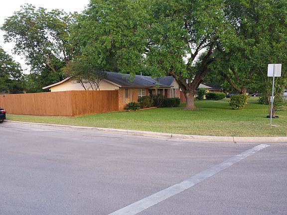 3rd image of 104 Trudy Ln