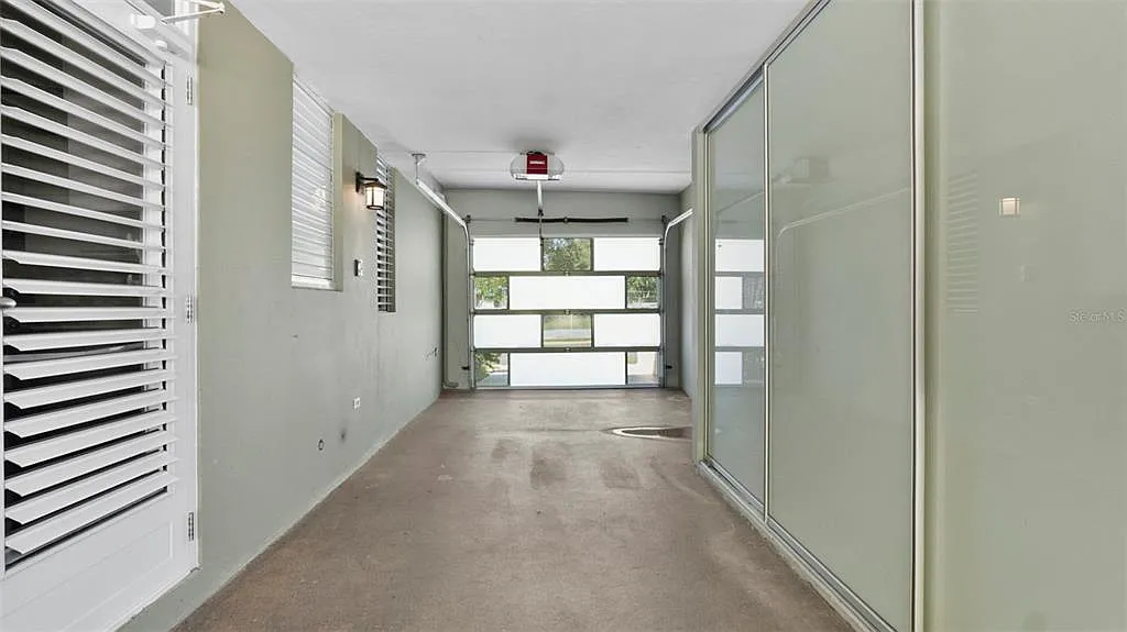 4 bed, 2.0 bath, 1400 sqft, $2,400 — Photo 3