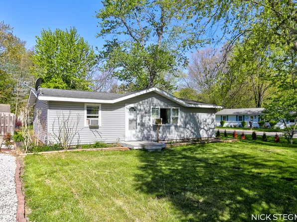 833 S Prospect Ct, Watervliet, MI 49098
