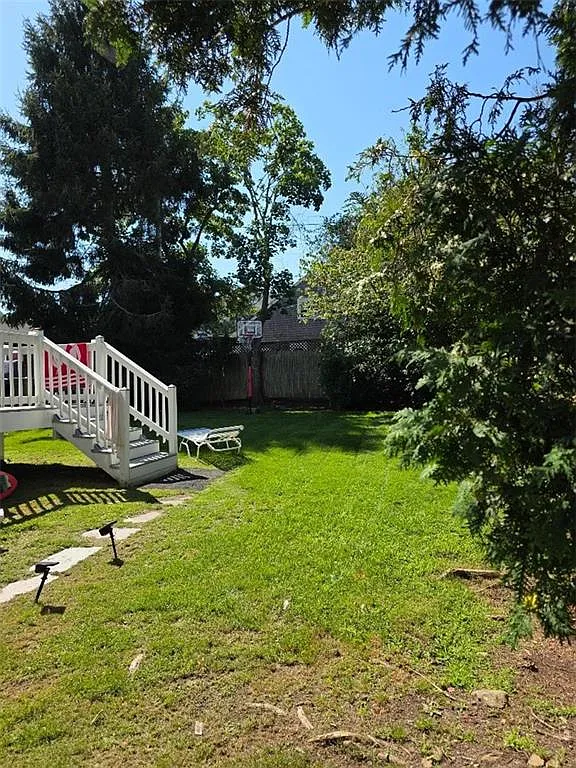 3 bed, 1.0 bath, 900 sqft, $2,850 — Photo 2