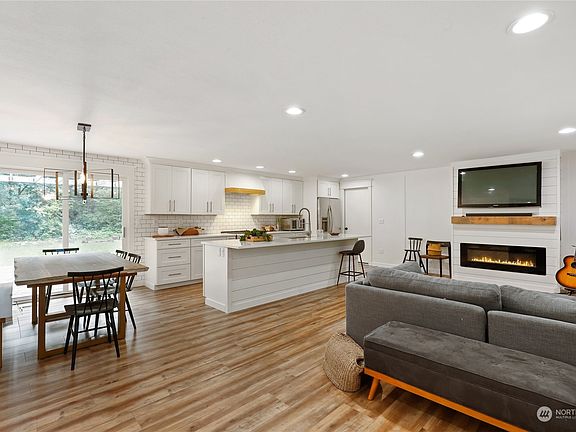 2nd image of 3615 70th Avenue NW