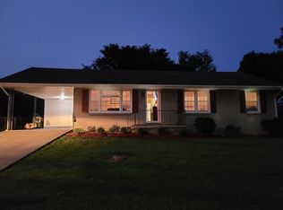 312 Woodlawn Dr, Hopkinsville, KY 42240