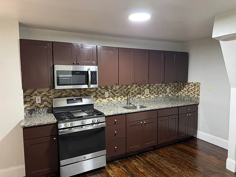 89 Waldeck St #3 — Photo 8