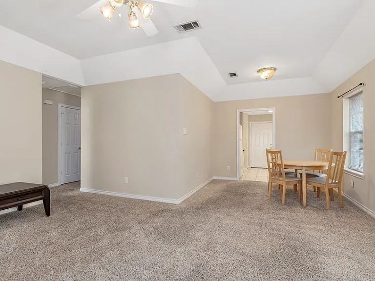821 Avenue A — Photo 11