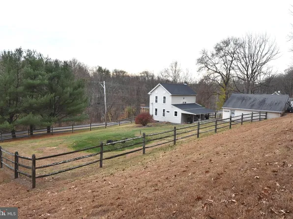 102 Game Farm Rd, Schwenksville, PA 19473