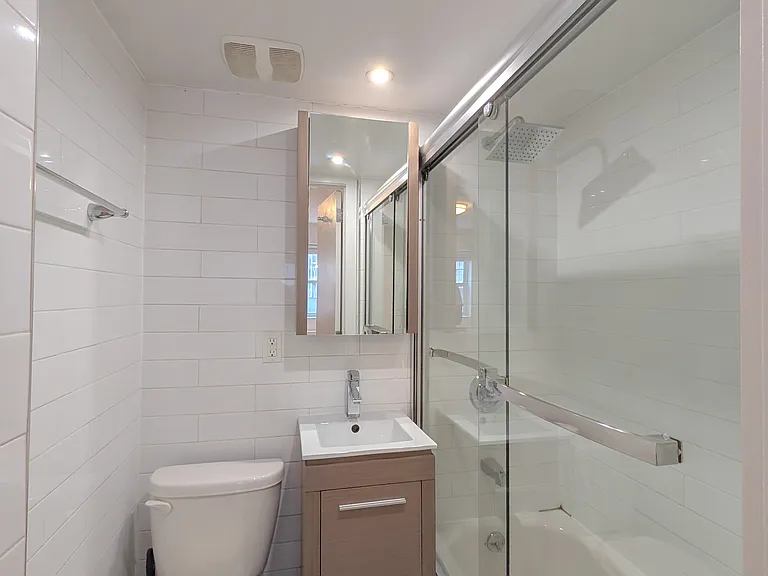 310 W 22nd St #1A — Photo 6
