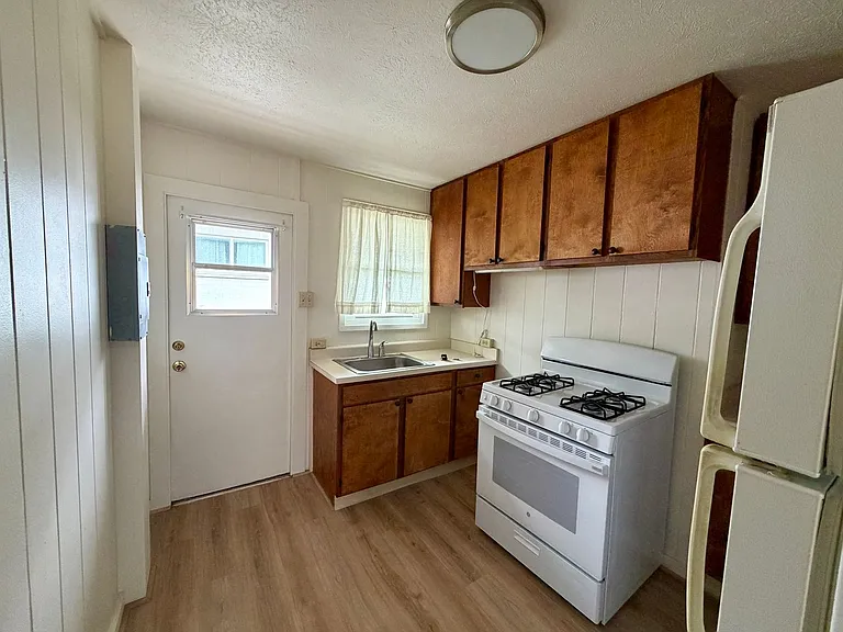 2724 Date St #A4 — Photo 4