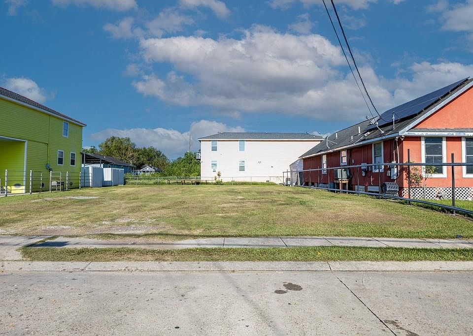 2nd image of 2346 Forstall St