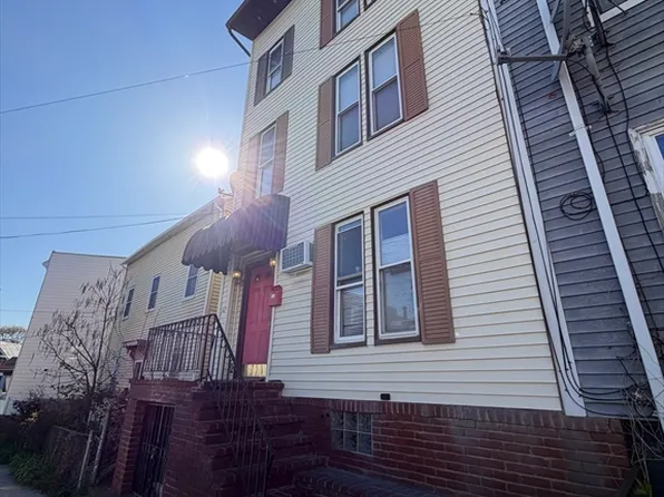 12 Leeds St, South Boston, MA 02127