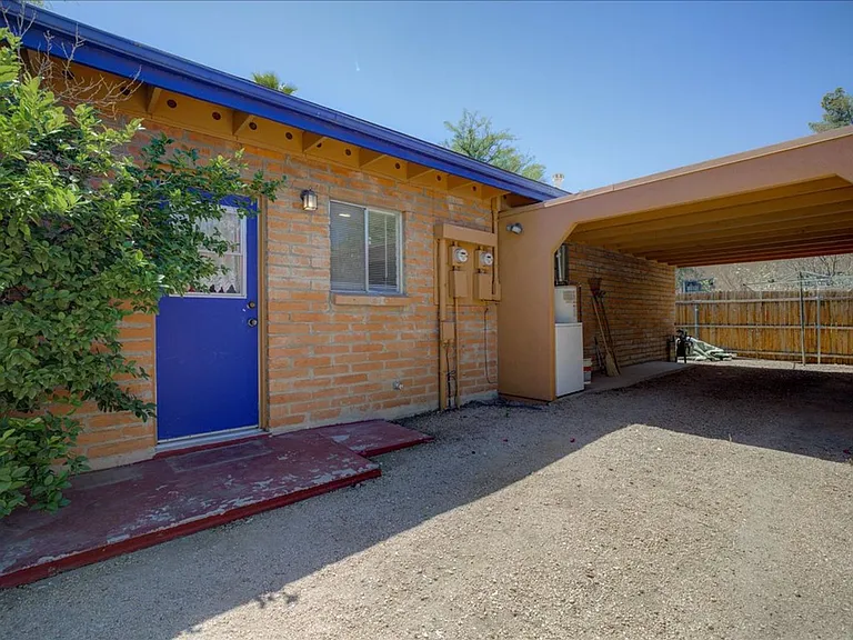 3425 E Fairmount St — Photo 3