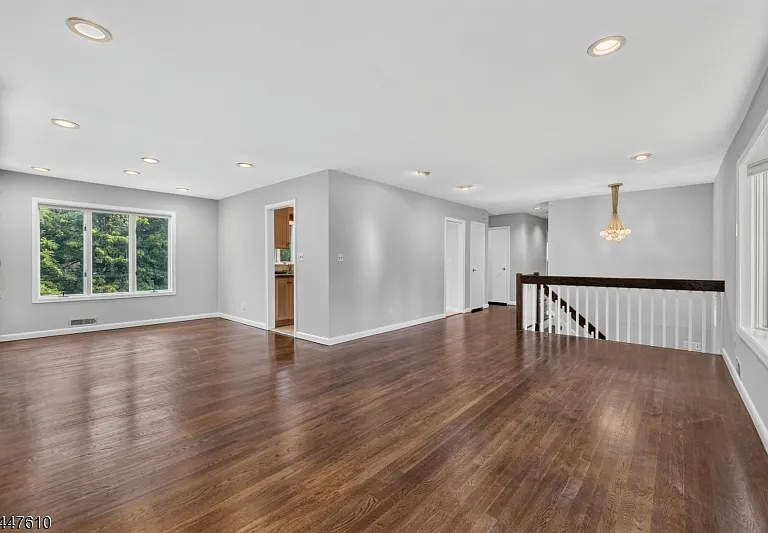 29 Tiffany Dr — Photo 5