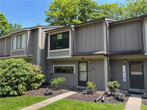 13 Lakeview Dr, Hidden Valley, PA 15502