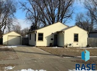 2804 E 19th St, Sioux Falls, SD 57103