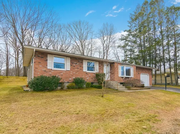 12 Westwood Dr, Auburn, MA 01501