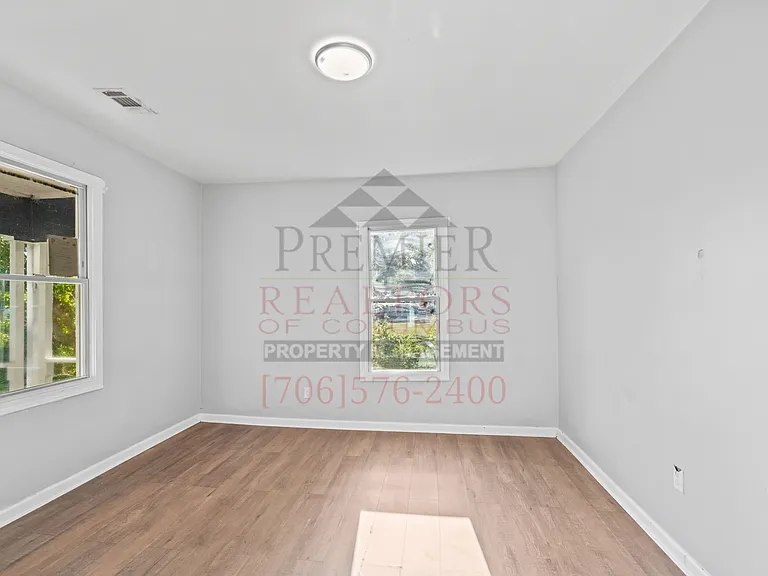 615 32nd St — Photo 10