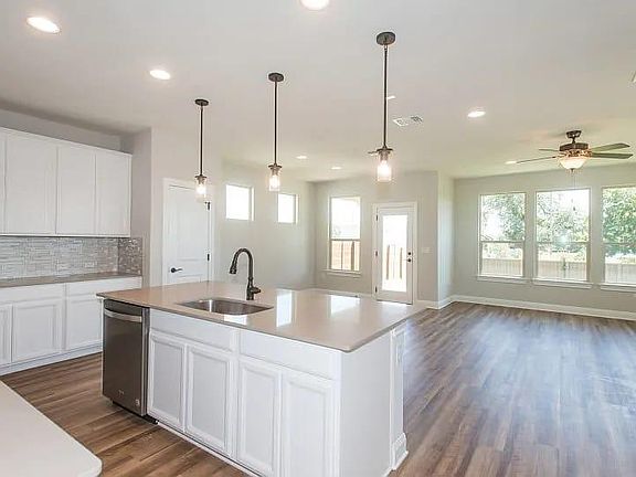 3rd image of 13901 Ilex Dr