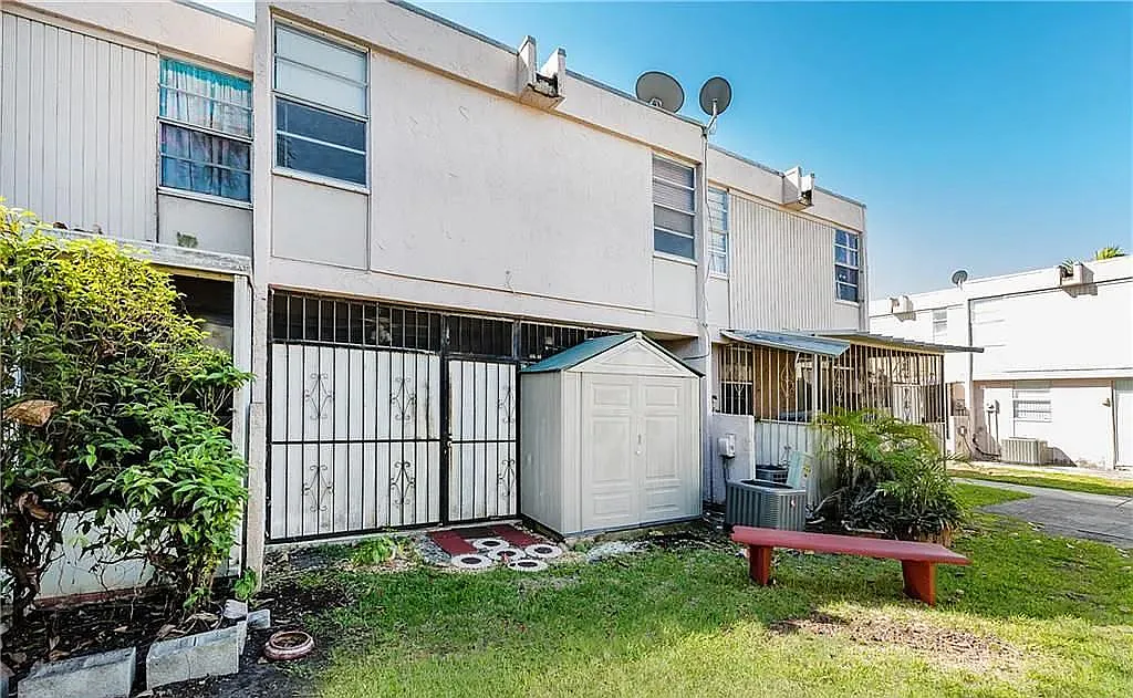 4 bed, 1130 sqft, $2,699 — Photo 1