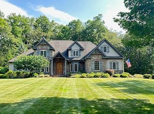 8291 Cloveridge Rd, Chagrin Falls, OH 44022