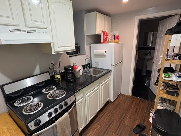 442 W 54th St #Basement, New York, NY 10019