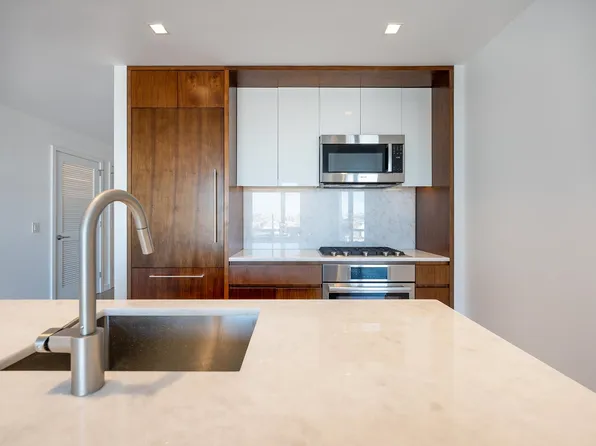 75 Park Lane South image 2 of 23