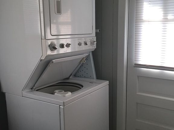 Washer/dryer in kitchen