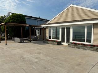 2700 Edgemere Dr, Rochester, NY 14612