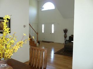 114 Morningside Ct, Shelton, CT 06484