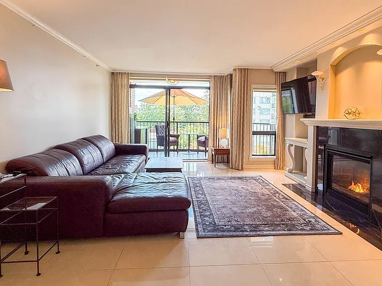 1520 Harwood St #302 — Photo 7