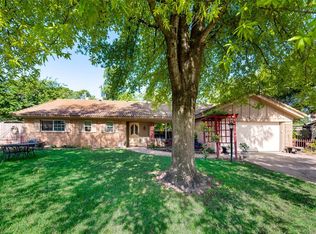 2125 Shady Brook Dr, Bedford, TX 76021