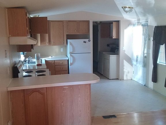 Kitchen & Dining