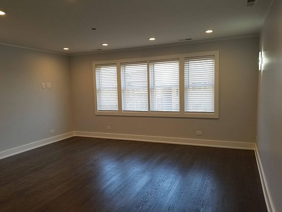 4th image of 6726 N Artesian Ave #2