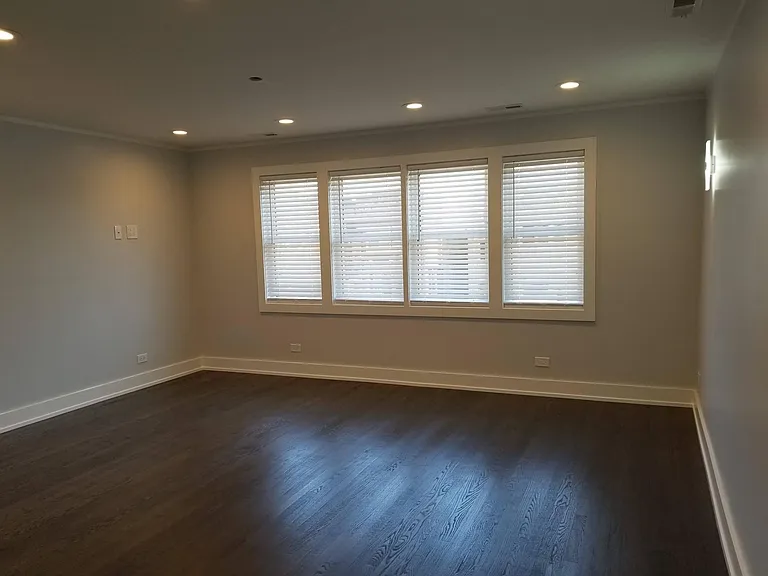 6726 N Artesian Ave #2 — Photo 4