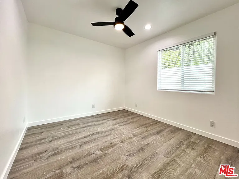 2628 N Beachwood Dr #7/8 — Photo 15