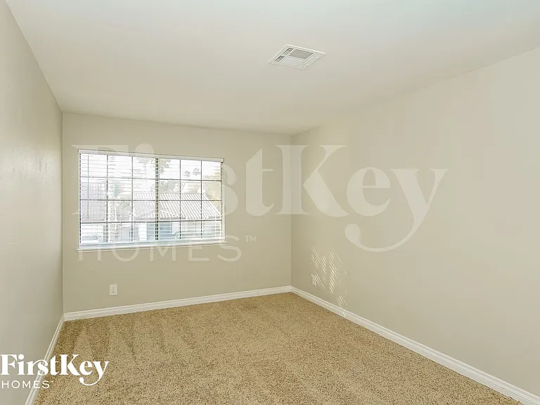 1727 Duarte Dr — Photo 8