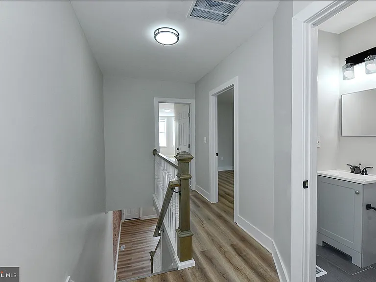 420 E 28th St — Photo 14