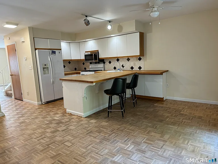 330 Merwin Ave #F4 — Photo 5