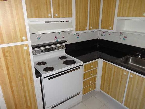 4th image of 1400 Saint Charles Pl APT 711