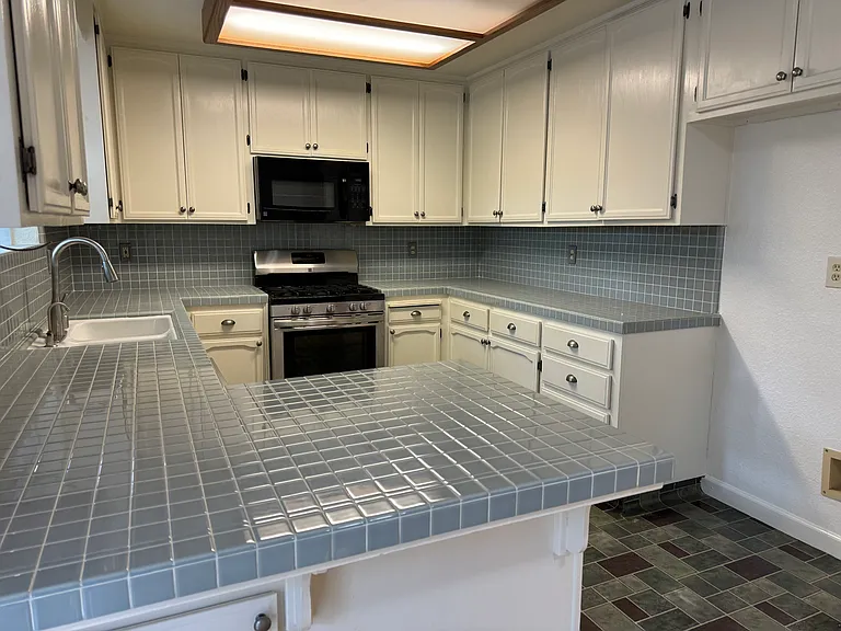 1740 Reyes Ln — Photo 4