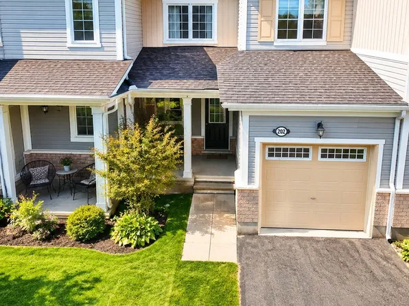 202 Conifer Creek Cir, Ottawa, ON K2M 0M2