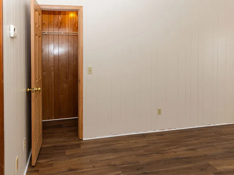 206 Taylor Dr — Photo 2