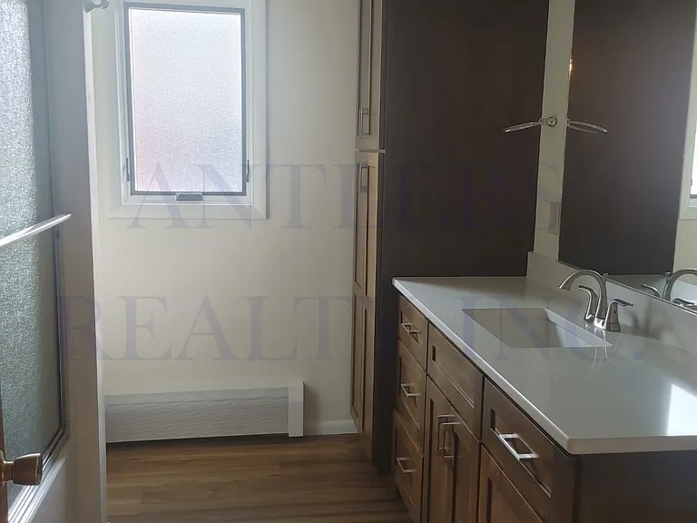 2537 Newton Ave — Photo 5