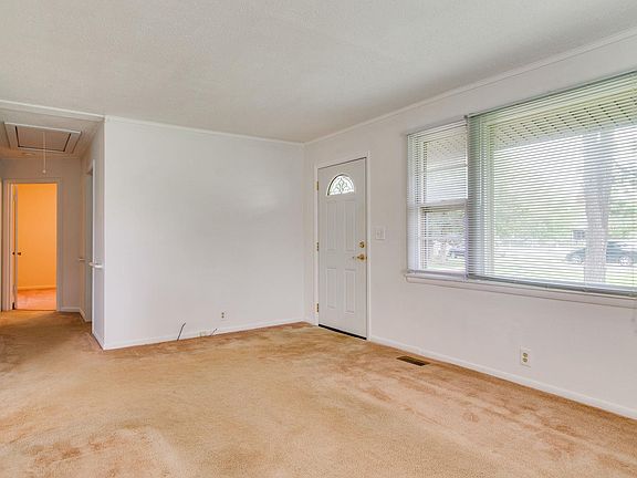 3rd image of 105 Highland Ct