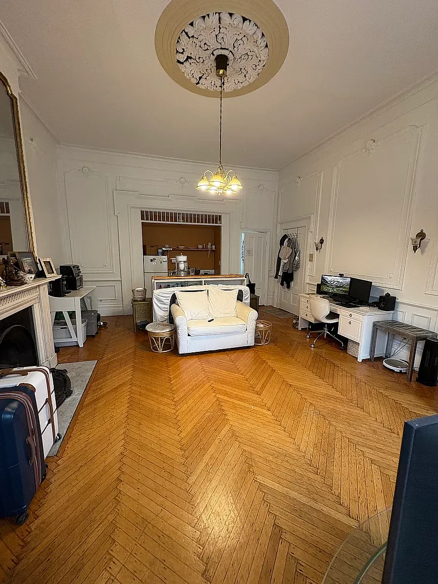 Studio, 300 sqft, $2,850 — Photo 2