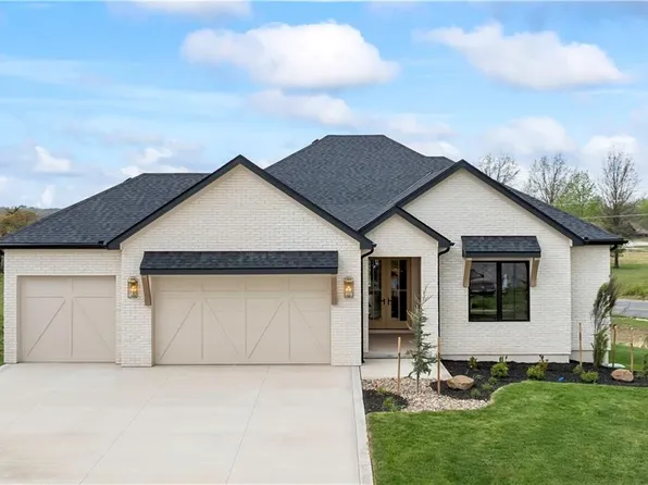 1816 NE Lashbrook Cir, Lees Summit, MO 64086