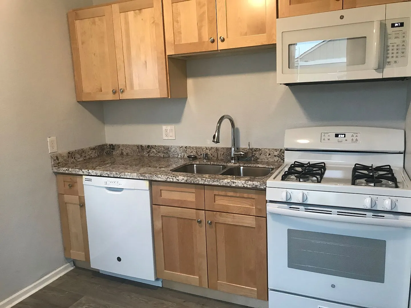 1015 - Beckerle — Photo 3