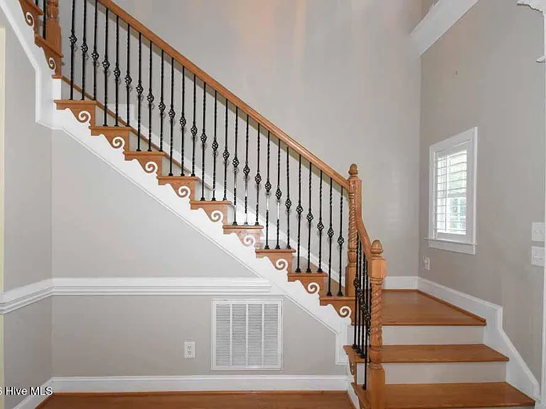 1129 Scarlet Oak Dr — Photo 7